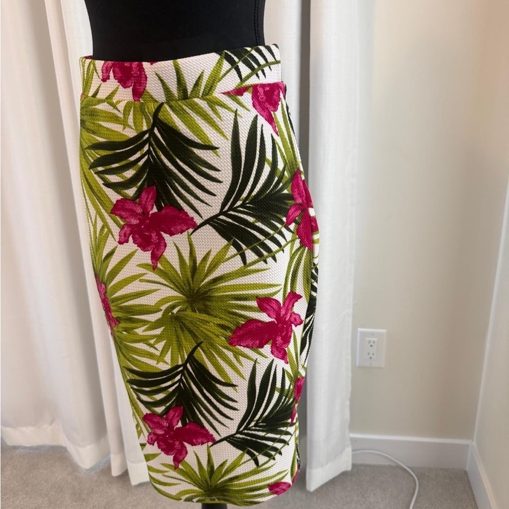 UK2LA White Pencil Skirt with Green Palm Leaves and Pink Floral Print